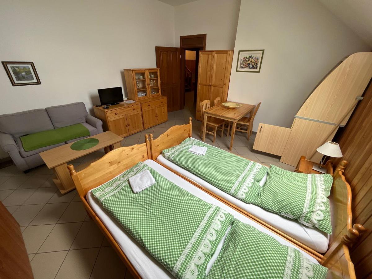 Sokoli Hnizdo Hotel Hlaska Exterior foto